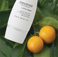 Chăm sóc mắt với gel trị thâm quầng mắt- Pevonia