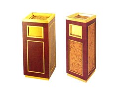 Thùng rác trong phòng P-109, P-120